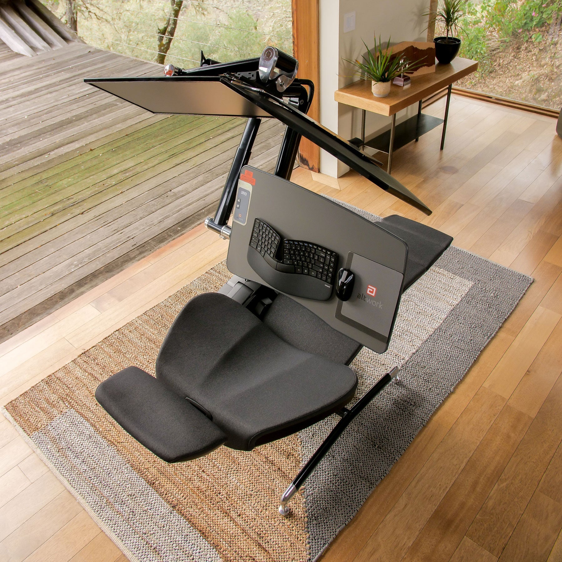 How a Zero Gravity Desk and Chair Computer Workstation Can Help Individuals with Spinal Stenosis Work Comfortably on a Computer
